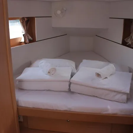 Beneteau Oceanis 35.1- Maya Bay 2 Hotel na wodzie *