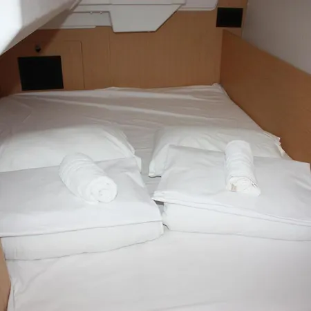 Hotel na wodzie Beneteau Oceanis 35.1- Maya Bay 2 Split