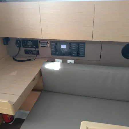 Beneteau Oceanis 35.1- Maya Bay 2 Hotel na wodzie