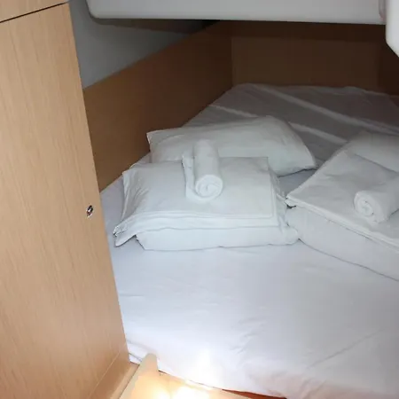 Beneteau Oceanis 35.1- Maya Bay 2 Hotel na wodzie *